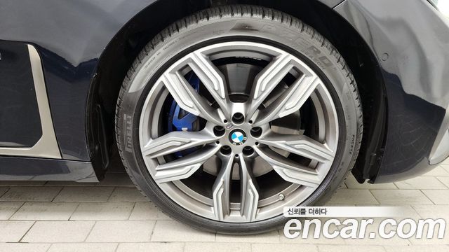 BMW 7 Series G11 M760Li xDrive - фото 4