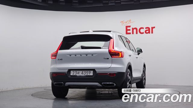 Volvo XC40 T4 Inscription - фото 3