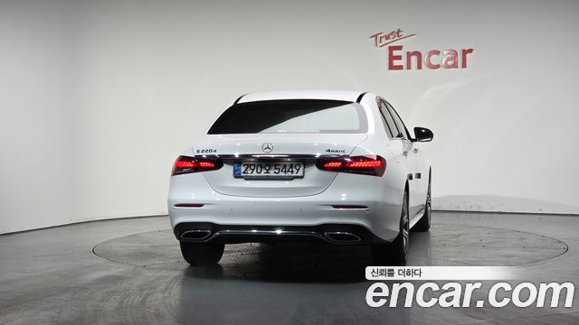 Mercedes-Benz E-Class W213 E220d 4MATIC AMG Line - фото 2
