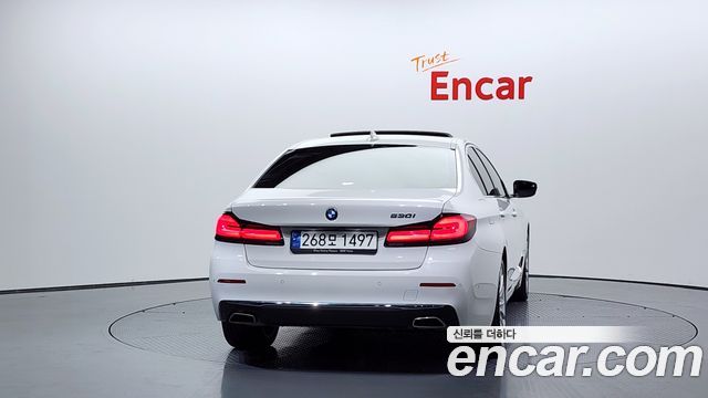 BMW 5 Series G30 530i Luxury - фото 3