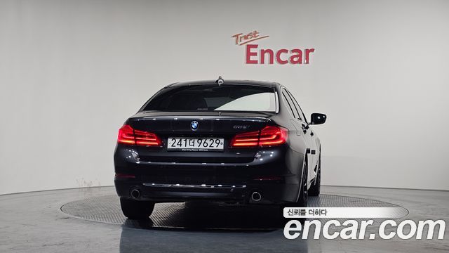 BMW 5 Series G30 530i Luxury Plus - фото 3