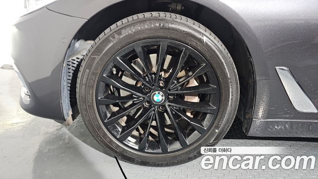 BMW 5 Series G30 530i Luxury Plus - фото 4