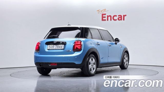 Mini Cooper 5Door Standard 3rd - фото 1