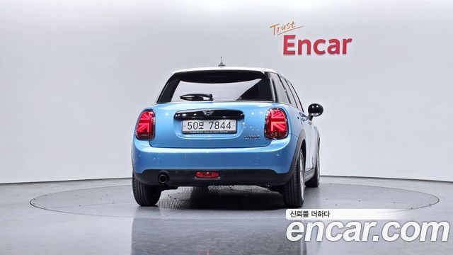 Mini Cooper 5Door Standard 3rd - фото 3