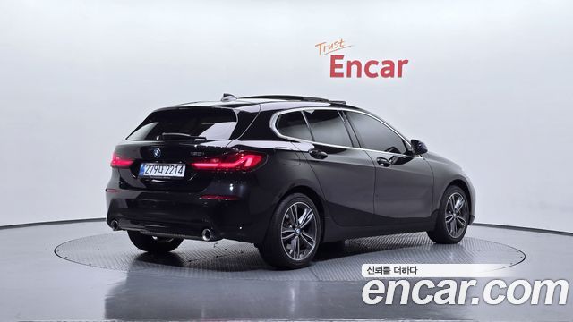 BMW 1 Series F40 120i Sports - фото 1