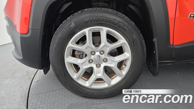 Jeep Renegade 2.4 Longitude High - фото 4