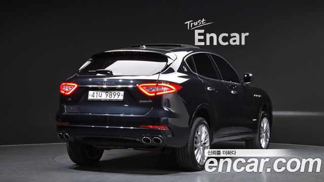 Maserati Levante 3.0 Diesel AWD GranLusso - фото 1