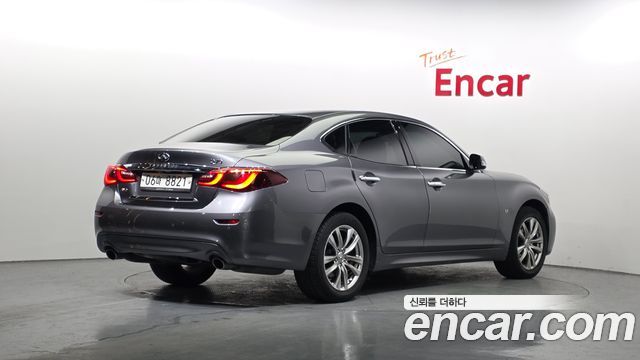 Infiniti Q70 3.7 AWD - фото 1
