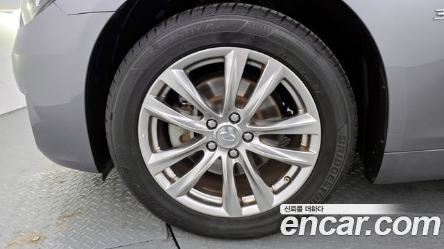 Infiniti Q70 3.7 AWD - фото 4