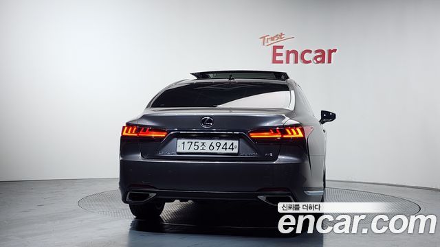 Lexus LS 500 3.5 Luxury AWD - фото 2