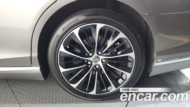 Lexus LS 500 3.5 Luxury AWD - фото 3