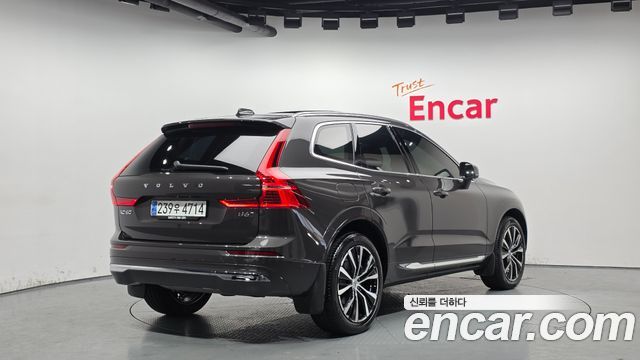 Volvo XC60 2-го поколения B6 Ultimate Bright - фото 1