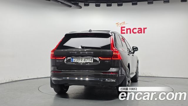 Volvo XC60 2-го поколения B6 Ultimate Bright - фото 3