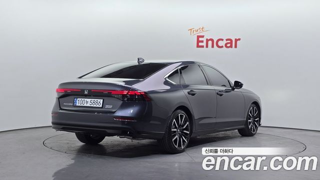 Honda Accord 11-го поколения 2.0 Hybrid Touring - фото 1