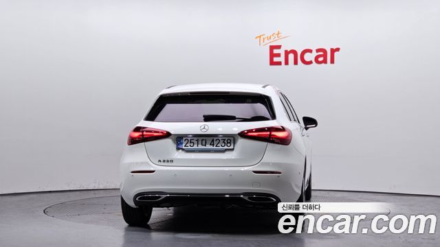 Mercedes-Benz A-Class W177 A220 Hatchback - фото 3