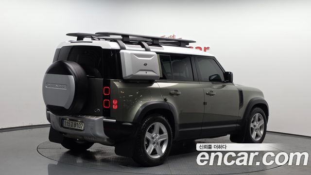 Land Rover Defender L663 110 D240 SE - фото 0