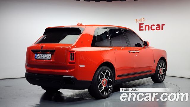 Rolls-Royce Cullinan 6.7 V12 Black Badge - фото 1