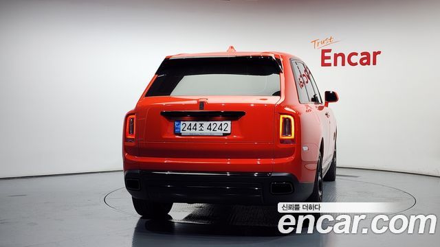 Rolls-Royce Cullinan 6.7 V12 Black Badge - фото 3