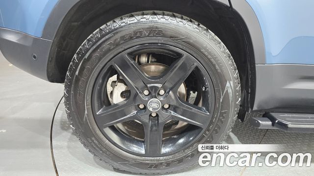Land Rover Defender L663 110 D250 SE - фото 4
