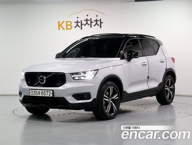 Volvo XC40 T4 R-Design - фото 0