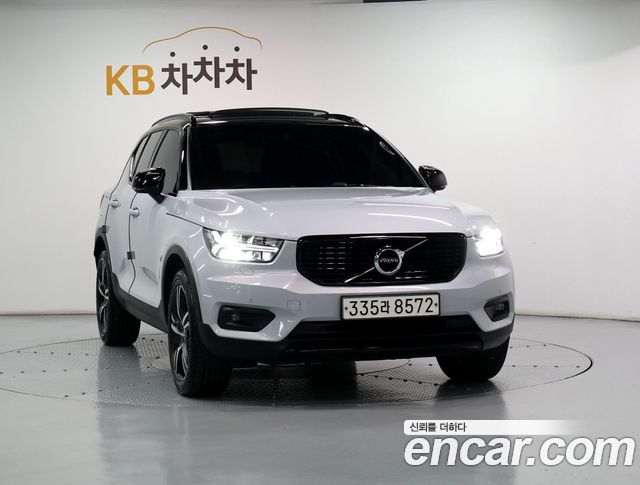 Volvo XC40 T4 R-Design - фото 1