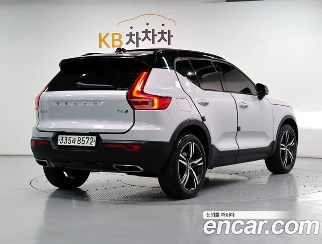 Volvo XC40 T4 R-Design - фото 2