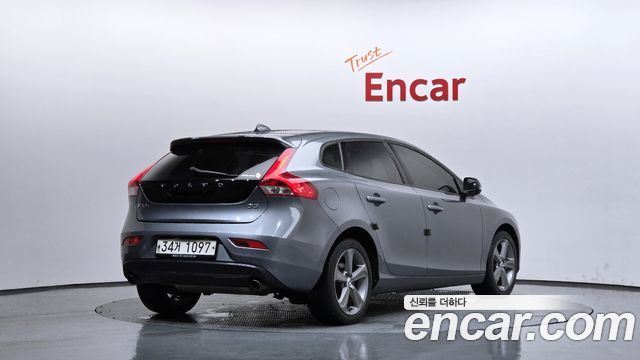 Volvo V40 D3 2nd - фото 1