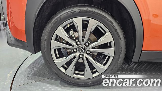 Lexus UX 250h 2.0 F-Sport 2WD - фото 4