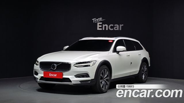 Volvo V90 Cross Country B5 Pro AWD - фото 0