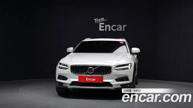 Volvo V90 Cross Country B5 Pro AWD - фото 2
