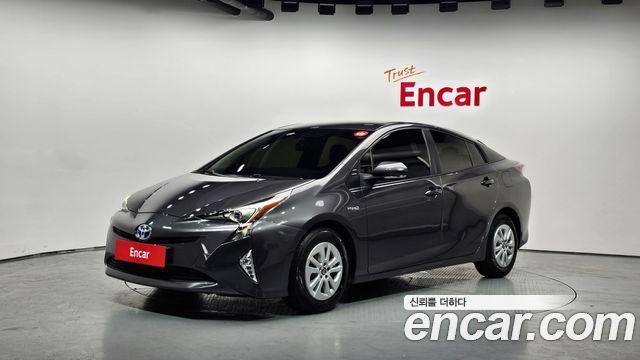 Toyota Prius 4-го поколения 1.8 E - фото 0
