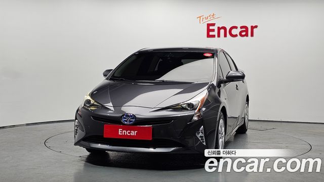 Toyota Prius 4-го поколения 1.8 E - фото 2