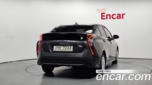 Toyota Prius 4-го поколения 1.8 E - фото 3
