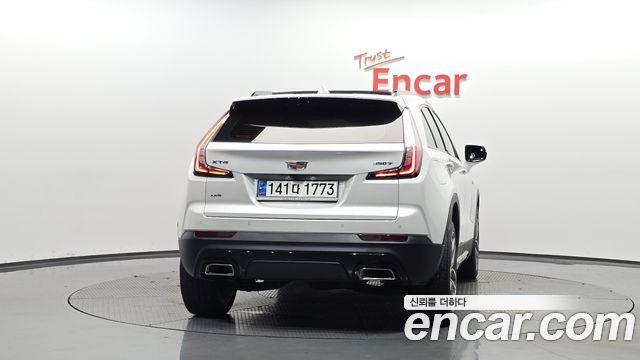 Cadillac XT4 2.0 Sport AWD - фото 3