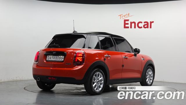 Mini Cooper 5Door HIGH 3rd - фото 1
