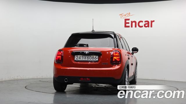 Mini Cooper 5Door HIGH 3rd - фото 3