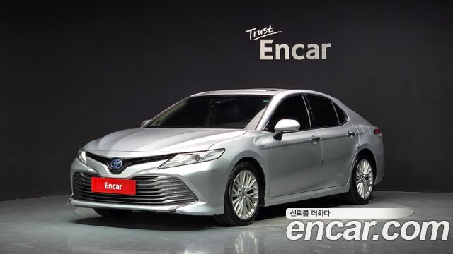 Toyota Camry XV70 2.5 XLE Hybrid - фото 0
