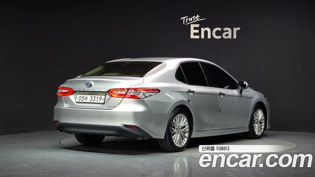 Toyota Camry XV70 2.5 XLE Hybrid - фото 1