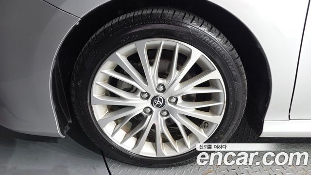 Toyota Camry XV70 2.5 XLE Hybrid - фото 4