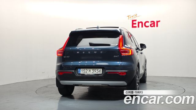 Volvo XC40 B4 Inscription - фото 3