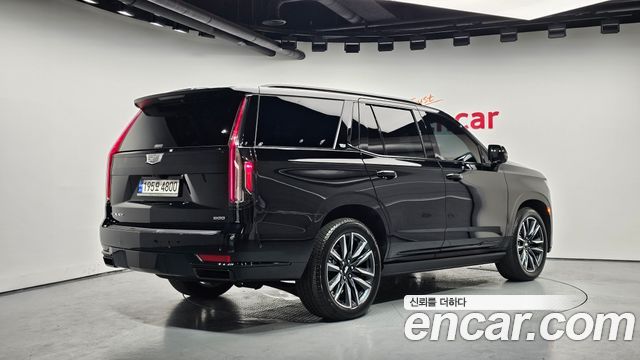 Cadillac Escalade 5-го поколения 6.2 Sports Platinum - фото 1