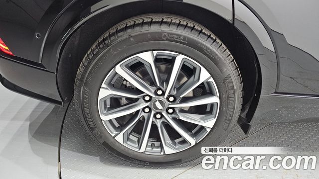 Cadillac Lyriq Sport - фото 4