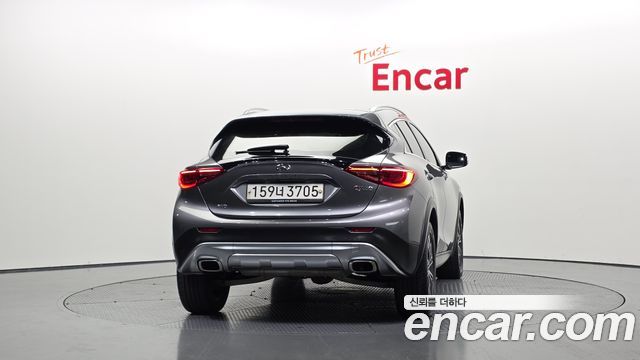 Infiniti QX30 2.0 Essential AWD - фото 3
