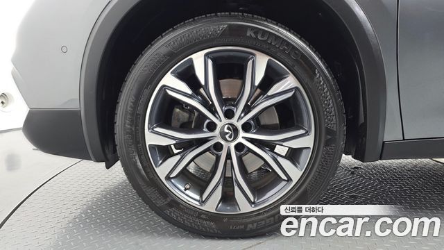 Infiniti QX30 2.0 Essential AWD - фото 4