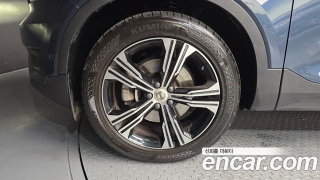 Volvo XC40 B4 Inscription - фото 4