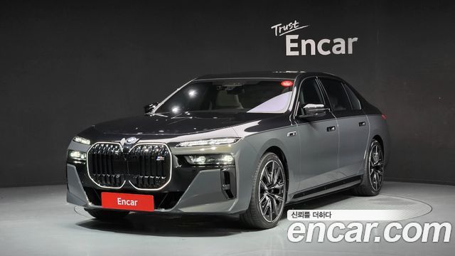 BMW i7 G70 M70 xDrive M Performance - фото 0