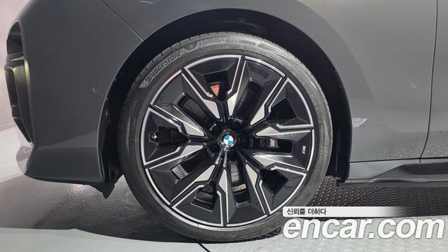 BMW i7 G70 M70 xDrive M Performance - фото 4