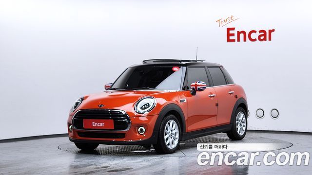 Mini Cooper 5Door HIGH 3rd - фото 0