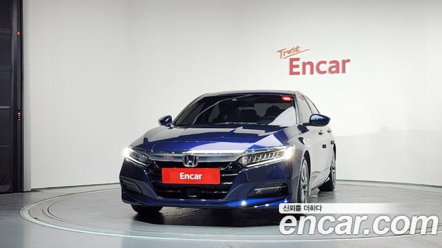 Honda Accord 10-го поколения 2.0 Hybrid Touring - фото 2