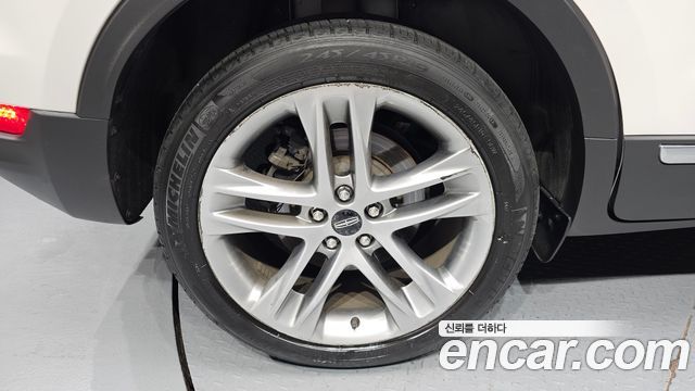 Lincoln MKC 2.0 AWD - фото 4